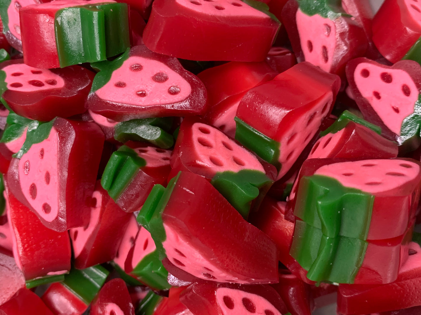 Strawberry liquorice slices 100g